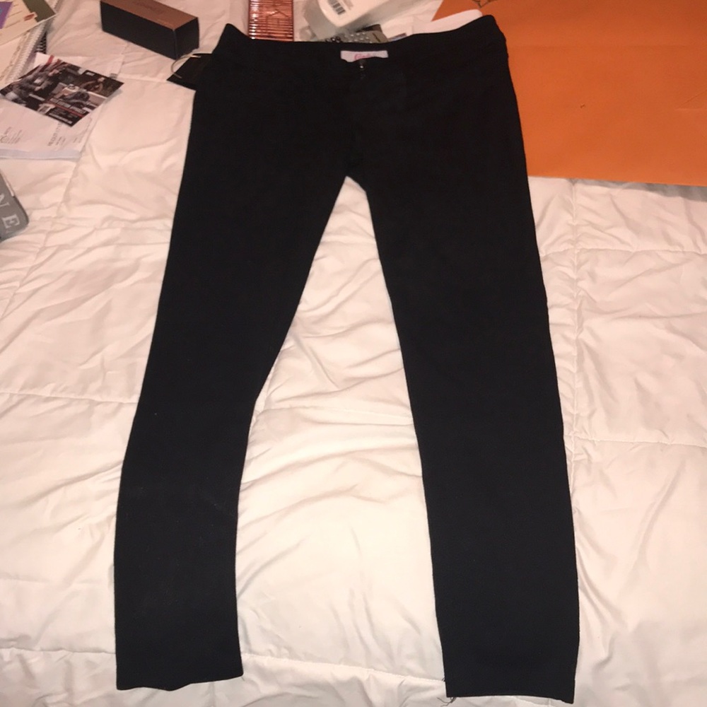 Black womans pants/Jegging type